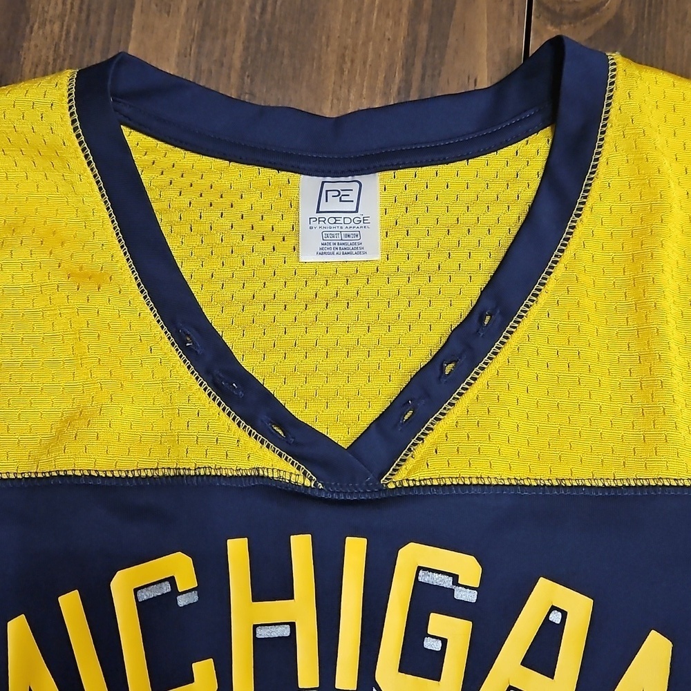 UofM Sports Jersey - Picture 8 of 13